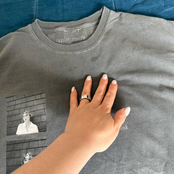 Taylor Swift Gray Invisible String Tying You To Me Folklore Tee M - Picture 4 of 7